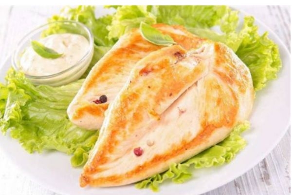 鸡胸肉的热量多少,鸡胸肉的热量是多少大卡