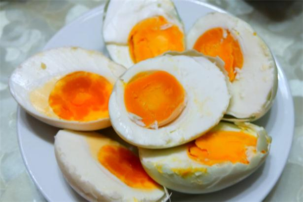 咸鸭蛋坏了是什么样的,咸鸭蛋坏了是什么样的图片