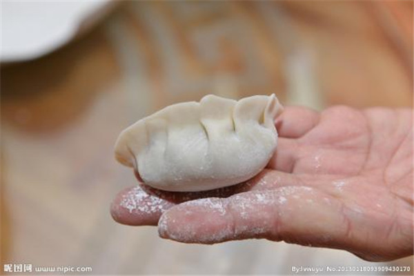 饺子皮起黑点可以吃吗,饺子皮出现黑点点能吃吗