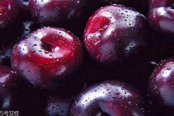 黑布林热量高吗,红布林热量