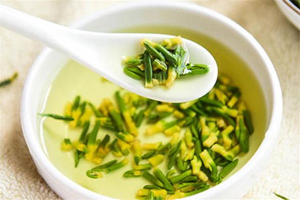 莲子心不苦是不是假的,莲子心苦不苦