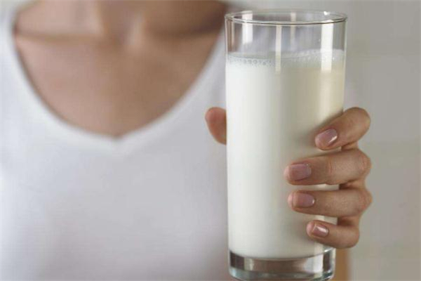 牛奶可以加热到沸腾吗,普通牛奶可以加热到沸腾吗 牛奶可以加热到沸腾吗,普通牛奶可以加热到沸腾吗