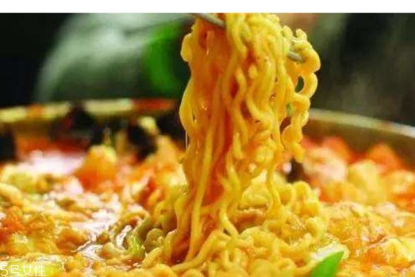 方便面是怎么做的呢?,方便面的面是怎么做的