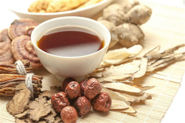 黄芪泡水一次放多少片,黄芪泡水一次放多少克