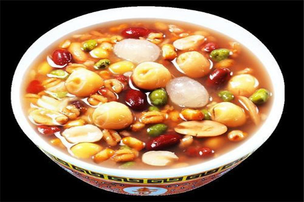 八宝粥有哪8种材料,女人喝八宝粥的好处