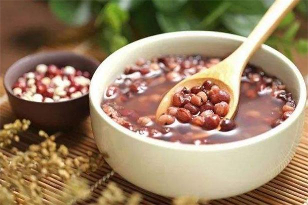 八宝粥减肥可以吃吗,八宝粥减肥时可以吃吗