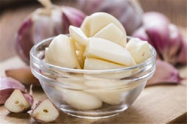 大蒜生吃好还是煮熟吃好,大蒜是生吃还是煮熟吃哪个比较好