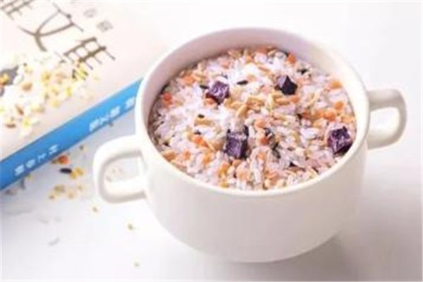 米饭和肉的热量对比,肉跟米饭哪个热量高