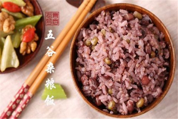 炒米饭的做法大全家常怎么做好吃,炒米饭的做法窍门 炒米饭的做法大全家常怎么做好吃,炒米饭的做法窍门