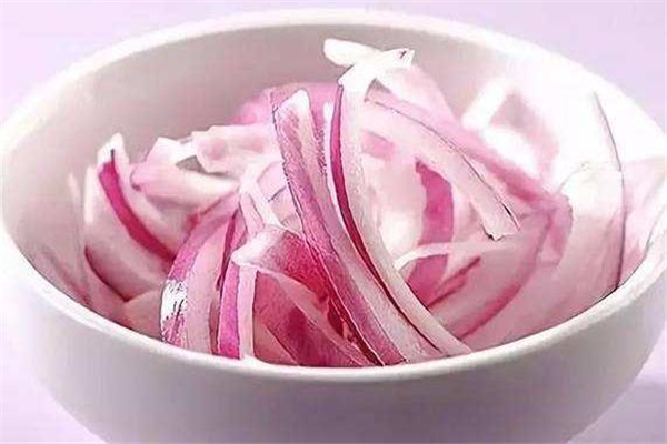 洋葱冰糖水的做法,洋葱炖冰糖功效和作用