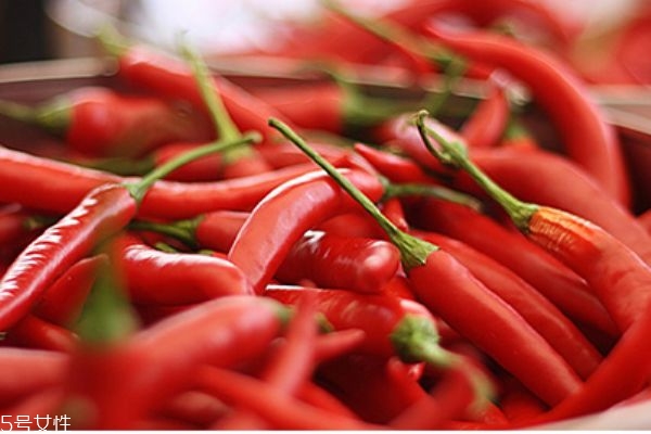 红椒的功效和作用,红椒的功效和作用及食用方法