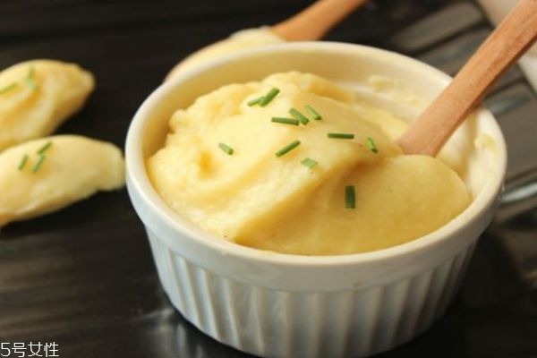 一份土豆泥的热量是多少大卡,100克土豆泥的热量