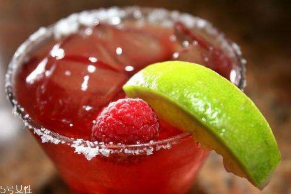 杨梅汁的功效,喝杨梅汁对身体有什么好处 杨梅汁的功效,喝杨梅汁对身体有什么好处