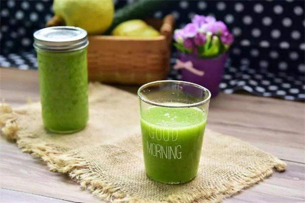 西芹榨汁要加水吗,榨芹菜汁需要加水吗 西芹榨汁要加水吗,榨芹菜汁需要加水吗