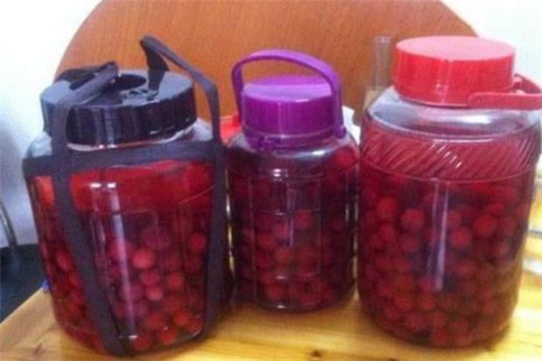 空腹喝杨梅酒能止泻吗,杨梅酒止泻是空腹吃吗