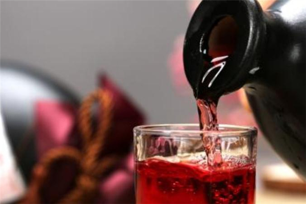 减肥期间可以喝杨梅酒吗,减肥期间能喝杨梅酒吗