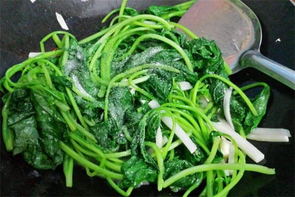 红薯叶子摘了还会长吗,红薯叶被摘了还能长红薯吗