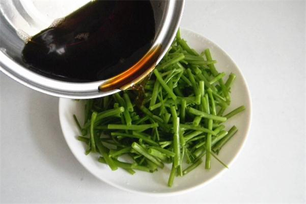 空心菜叶子发黄怎么回事,菜心叶子变黄的原因