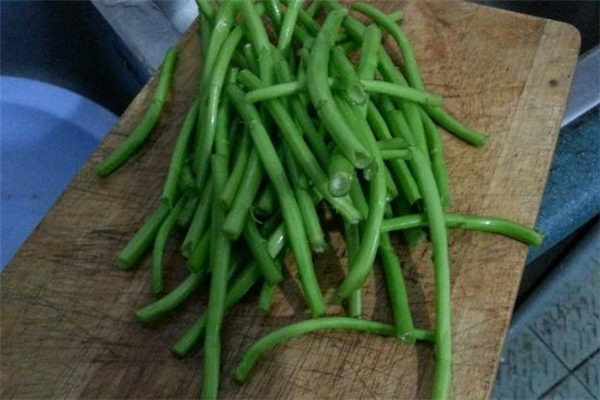 空心菜吃起来苦是什么原因,空心菜苦的怎么回事