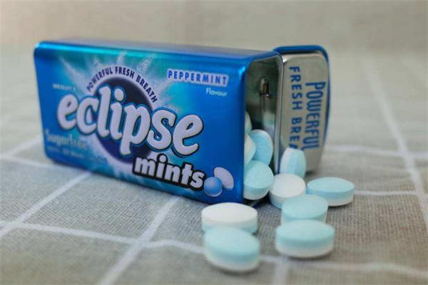 薄荷糖加可乐为什么会爆炸?原理是什么?,薄荷糖加可乐为什么会爆炸