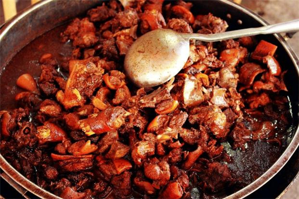 狗肉不能和什么一起吃会中毒,狗肉不能和什么一起吃相克