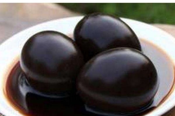 皮蛋是怎么制作的呢,皮蛋怎么制成的 皮蛋是怎么制作的呢,皮蛋怎么制成的