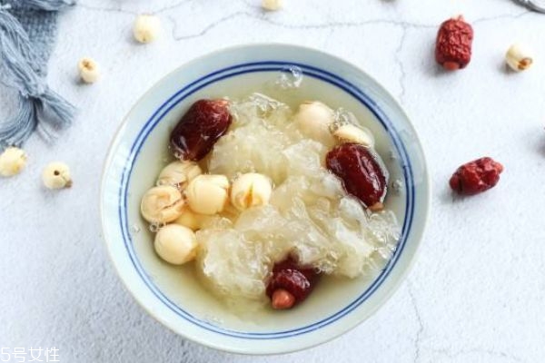 桂圆红枣银耳汤怎么做,红枣枸杞桂圆银耳汤的做法