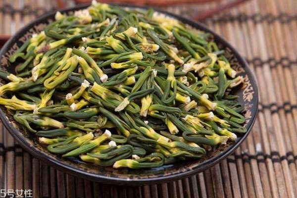 莲子心能治失眠吗,莲子心可以治疗失眠吗 莲子心能治失眠吗,莲子心可以治疗失眠吗