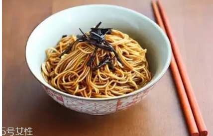 吃米饭和面条哪个更容易长胖,吃面食和大米哪个容易长胖