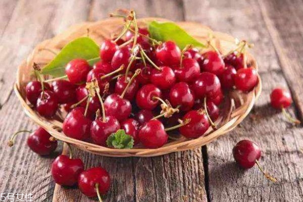 多吃樱桃有啥好处,多吃樱桃的好处和坏处