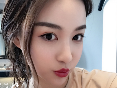 脸上点痣后留下凹疤怎么去除,点完痣凹下去怎么办 脸上点痣后留下凹疤怎么去除,点完痣凹下去怎么办