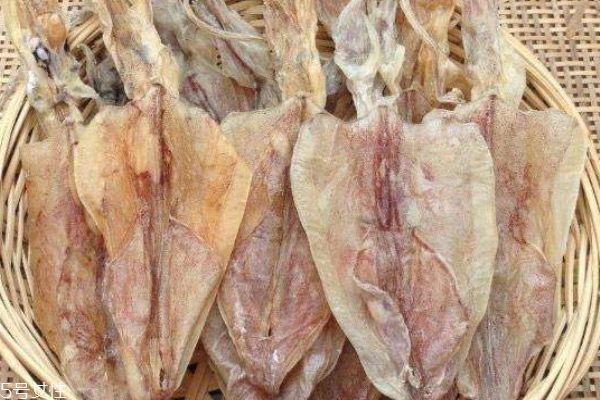 鱿鱼干是怎么做成的,鱿鱼干的制作方法