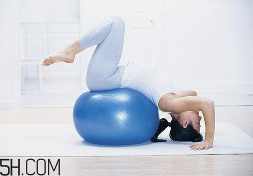 瑜伽球打气方法,瑜伽球怎么打气和放气