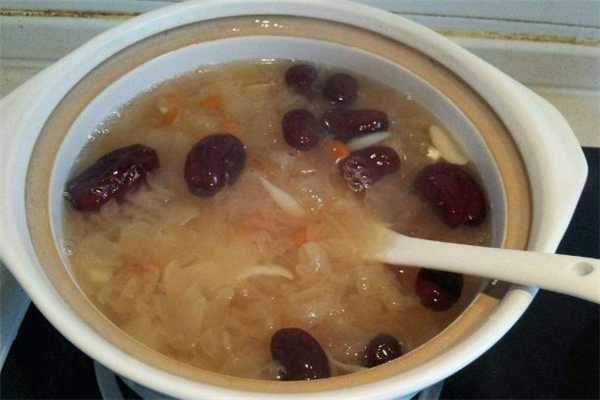 哪些人不适合喝银耳汤?,哪些人不能喝银耳汤