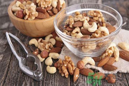 过年吃零食,吃不够零食