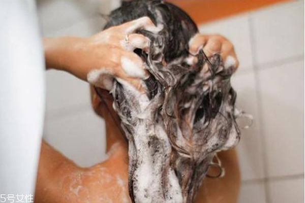 怎么分清感冒类型,如何区分自己是什么感冒 怎么分清感冒类型,如何区分自己是什么感冒