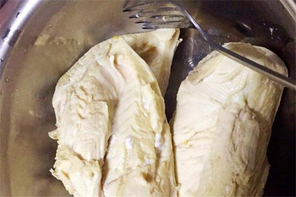 健身白水煮鸡胸肉做法,白水煮鸡胸肉做法 减脂
