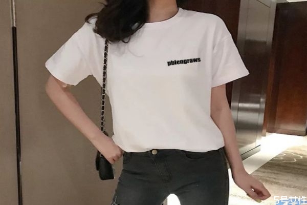 皮肤黑适合的颜色,皮肤黑什么颜色好看