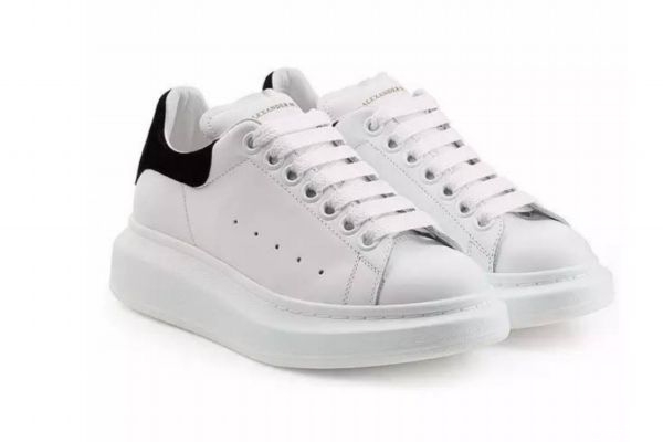 小白鞋发黄怎样能去掉,鞋白边发黄咋处理变白