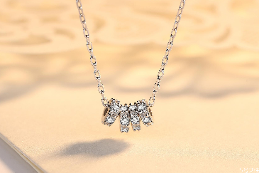 胖的人戴什么首饰好看,胖人戴什么项链好看