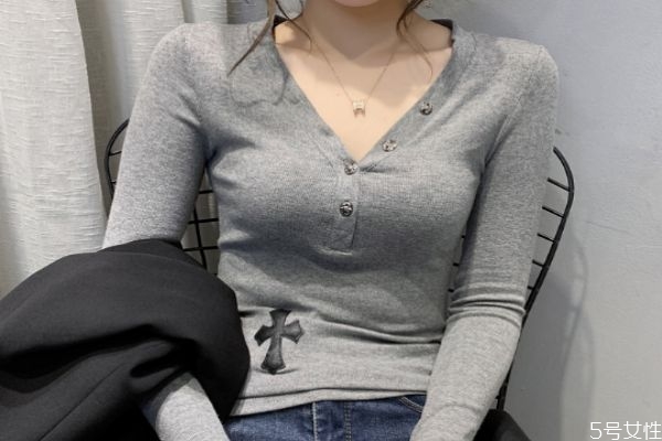 今年流行什么样的打底衫,今年流行什么款式的打底衫