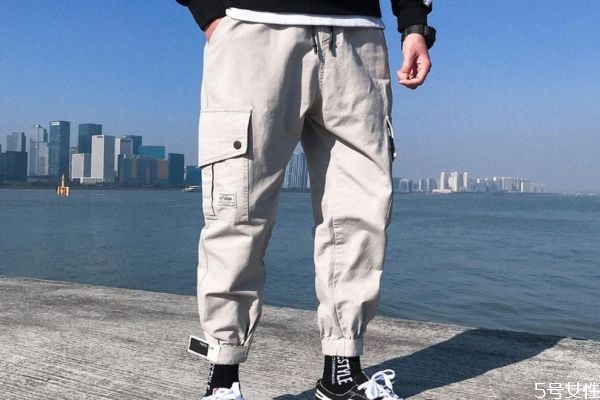 工装裤自带的腰带怎样系,工装裤自带的腰带怎样系视频 工装裤自带的腰带怎样系,工装裤自带的腰带怎样系视频