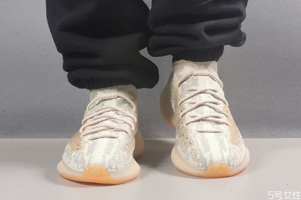 为什么运动的时候要穿运动鞋,在运动中为什么要穿运动鞋