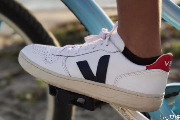 veja鞋子怎么辨别真假,veja小白鞋舒服吗