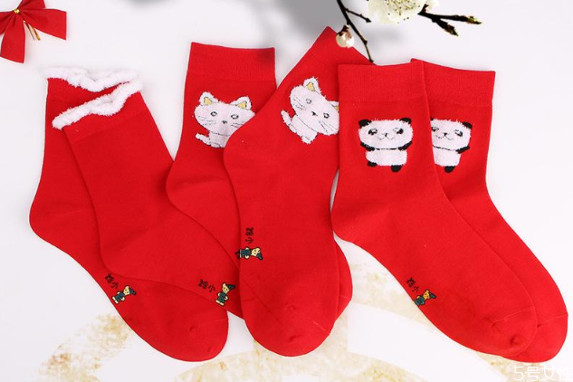 过年为什么要穿红袜子和踩小人,过年为什么要穿红袜子?