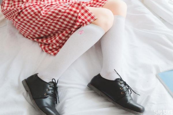 为什么很多人想看jk穿袜子,jk的袜子可以随便穿么 为什么很多人想看jk穿袜子,jk的袜子可以随便穿么