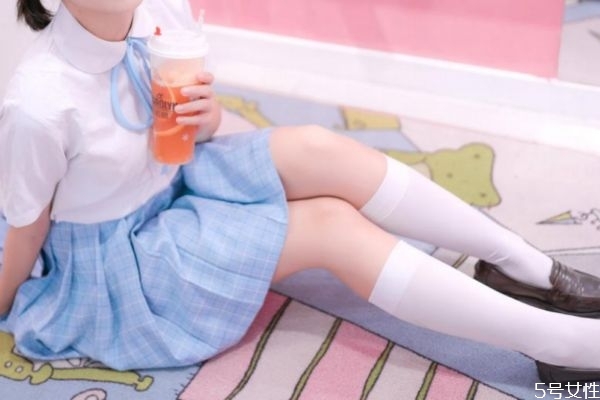 袜子穿到小腿哪里显瘦,穿什么袜子显腿瘦