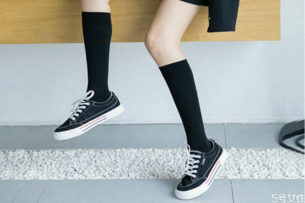 jk适合穿什么袜子,jk配什么袜子好看