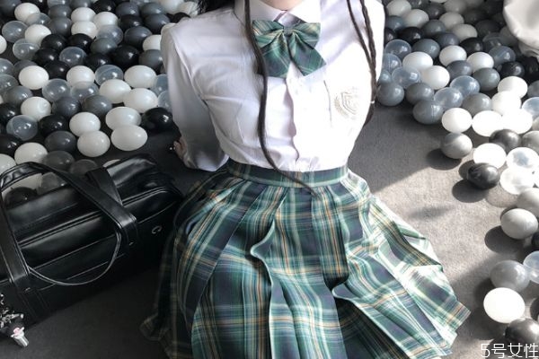 jk制服可以配帆布包吗,穿jk制服可以配帆布鞋吗