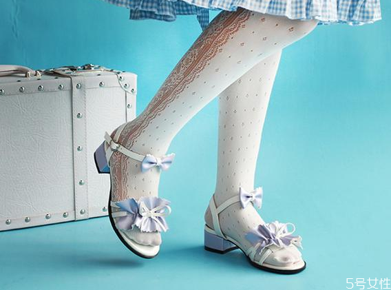 lo裙配什么袜子,穿lo裙一定要穿袜子么